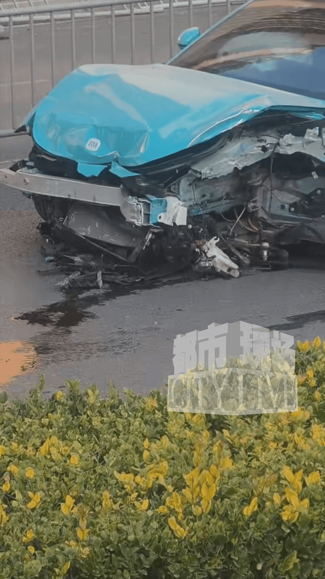 安徽一小米SU7撞翻几十米护栏<strong></p>
<p>数字货币交易</strong>,目击者称车辆前轮脱落后才刹停,当地交警回应