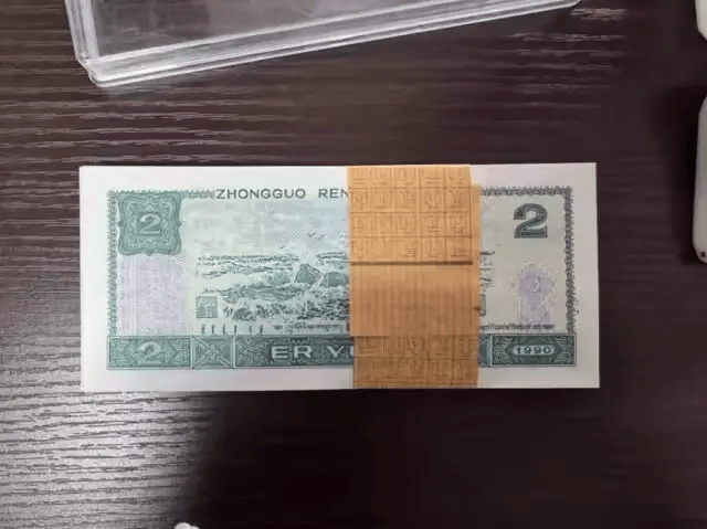 1万多张2元面值人民币被拍卖<strong></p>
<p>OKEX交易平台APP下载</strong>,最终以83.16万元成交!