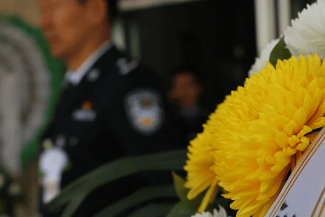 尹宏伟同志值班期间突发疾病不幸逝世<strong></p>
<p>偿债基金系数</strong>，内蒙古自治区公安厅、通辽市公安局沉痛哀悼